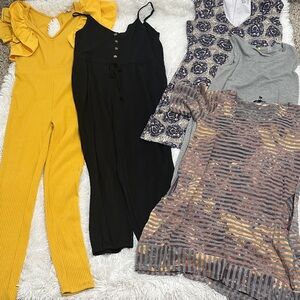 😊 Bundle of 5 Woman’s Dresses/Jumpsuits Size Small